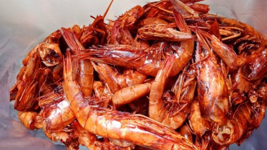 Eating raw crayfish is harmful to health and will not make you swim better