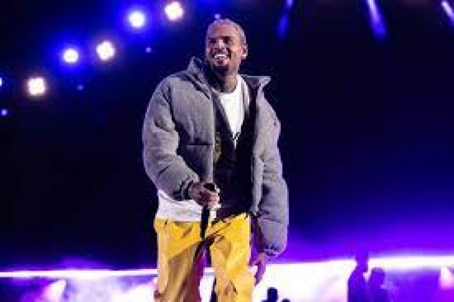 Chris Brown faces arrest if he returns to UK after allegedly &#039;smashing bottle over producer&#039;s head&#039;